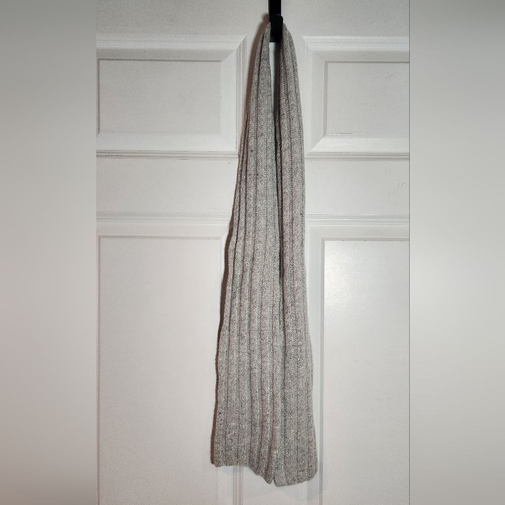 American Eagle Silver Sparkle Gray Ribbed Knit Scarf